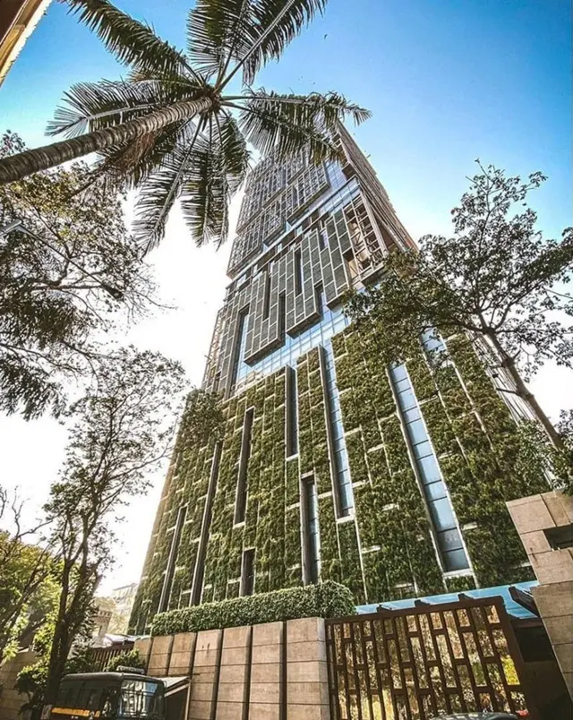 Antilia 27 tầng nhìn từ bên ngoài