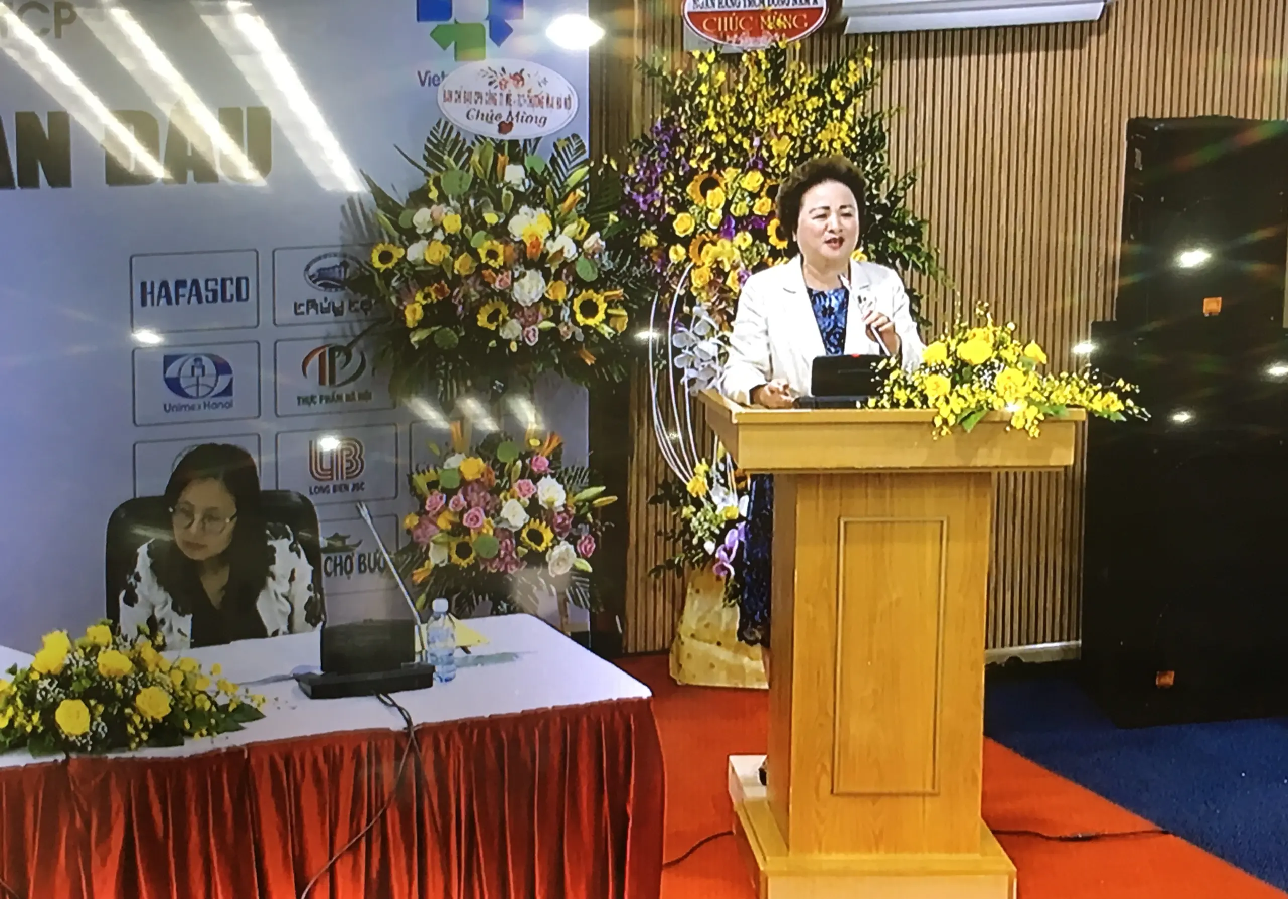 Bà Nga phát biểu tại ĐHĐCĐ thường niên 2018 của Hapro