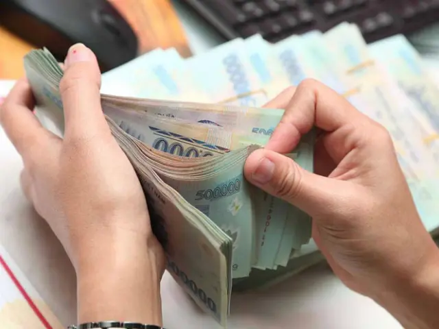 Các ngân hàng có vốn Nhà nước phải tích cực trong việc giảm lãi suất, hỗ trợ doanh nghiệp, cá nhân vay vốn bị ảnh hưởng bởi dịch Covid-19. Ảnh minh hoạ: Thanh N