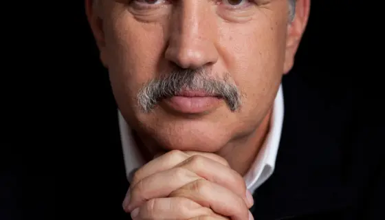 Chân dung nhà báo Thomas Friedman