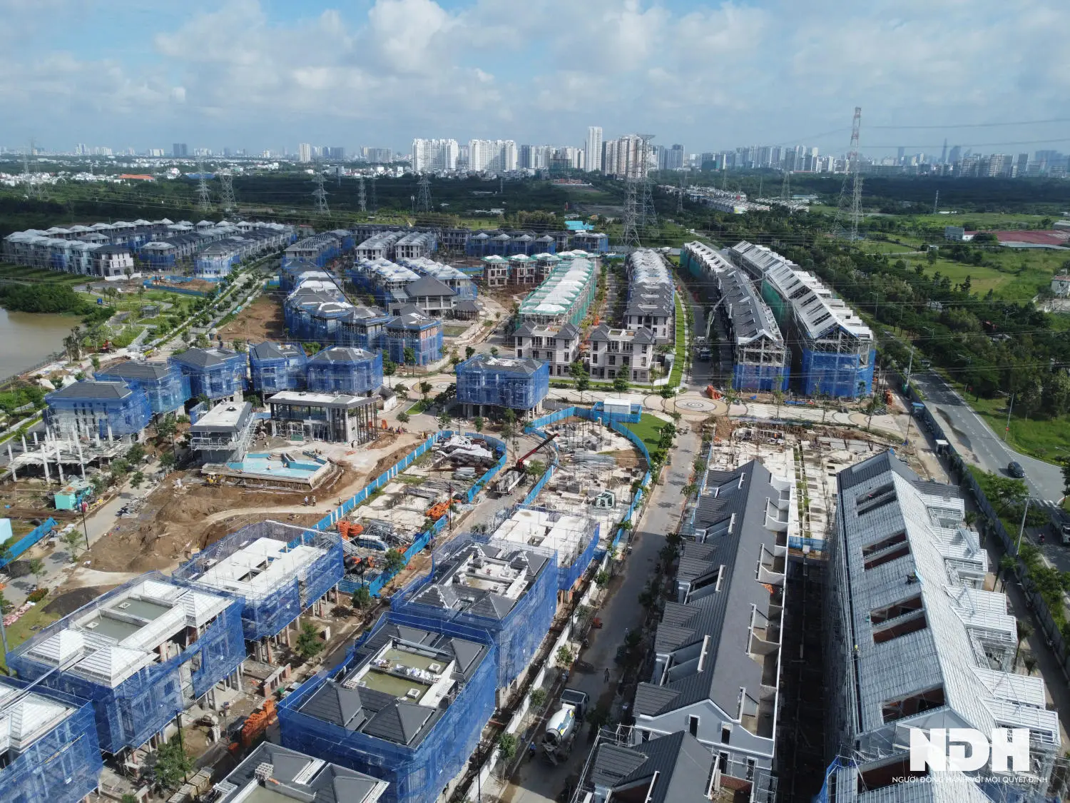 Chủ đầu tư dự án là Công ty TNHH một thành viên Việt Nam Gs Industry (VGSI) thuộc Tập đoàn GS Engineering & Construction (GS E&C), một tập đoàn đa quố