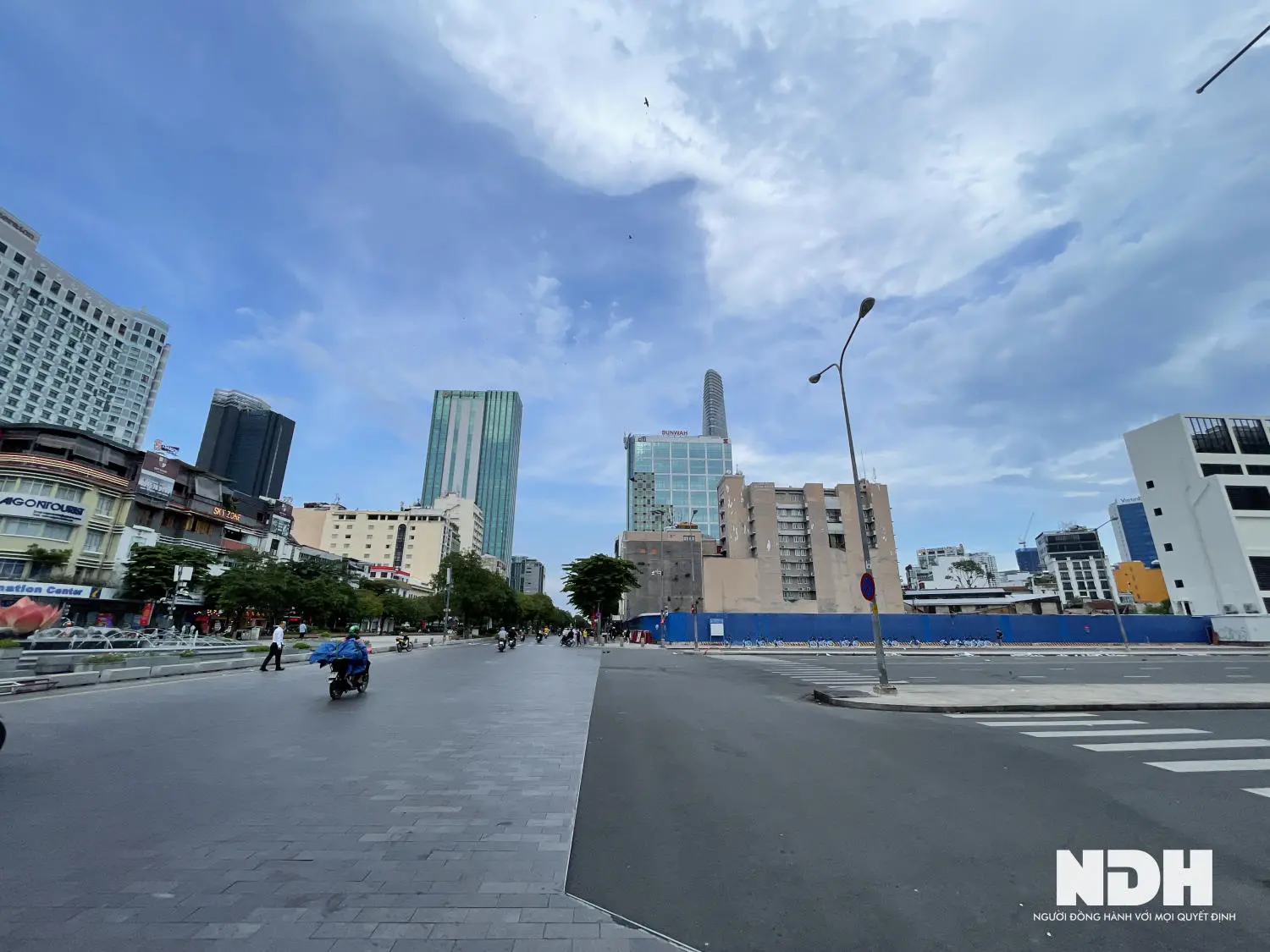 Khảo sát từ nhiều đơn vị nghiên cứu cho thấy, giá đất trên đường Nguyễn Huệ từ nhiều năm nay đã lên cả tỷ đồng mỗi m2, thuộc con đường có giá đất cao