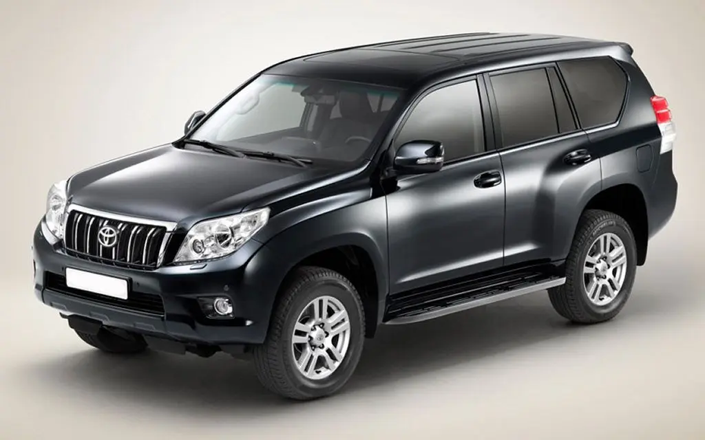 Land Cruiser Prado TX - L giảm 164 triệu đồng/xe