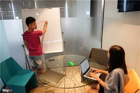 Ngoài những không gian chung, các startup cũng có thể sử dụng các phòng họp nhóm để tự do thuyết trình