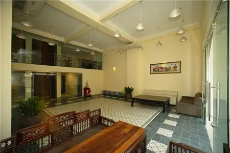Ngôi nhà sử dụng tông màu trắng, vàng nhạt phổ biến trong các ngôi nhà Việt trước đây