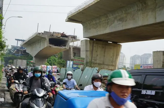 Người dân mỏi mòn chờ đợi cầu Nam Lý và đường Đỗ Xuân Hợp hoàn thành để sớm thoát khỏi cảnh kẹt xe