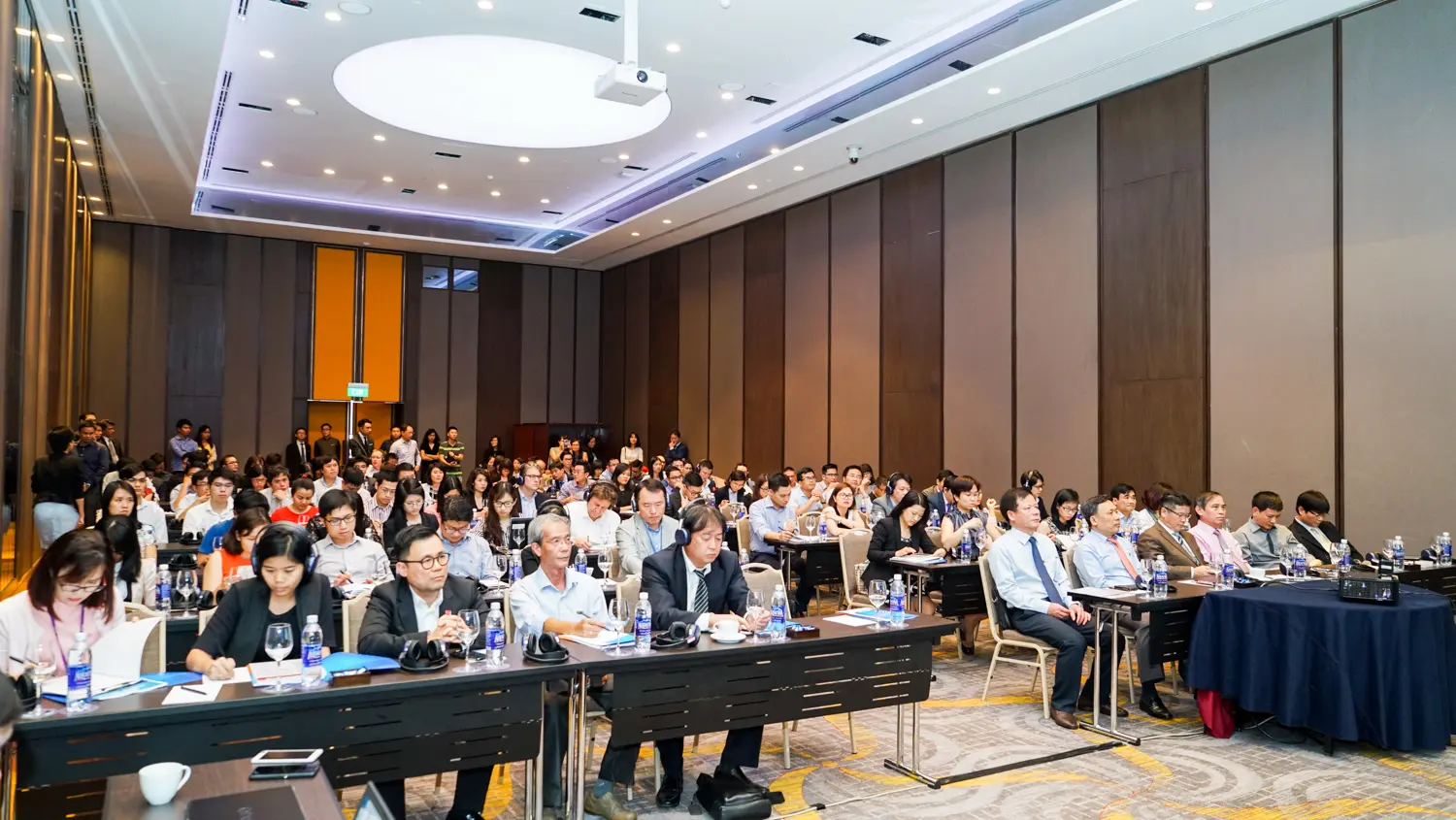 Nhà đầu tư tham dự buổi gặp gỡ của Petrolimex