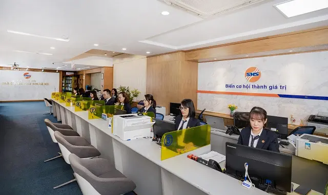 Nhân viên Chứng khoán Sài Gòn - Hà Nội làm việc tại quầy giao dịch