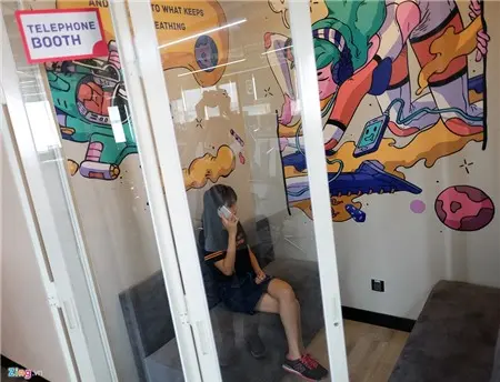Những phòng nhỏ riêng, có cách âm dành cho những người làm việc qua điện thoại