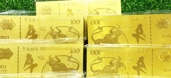 Những tờ tiền lưu niệm in hình trâu mạ vàng
