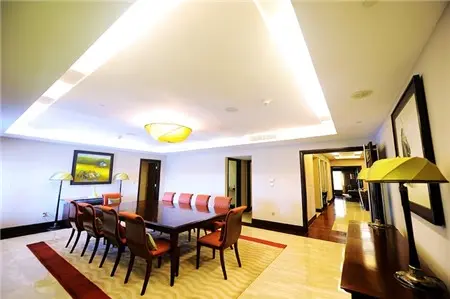 Phòng họp và cũng là phòng ăn khi cần thiết tuỳ vào nhu cầu sử dụng của khách