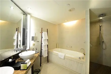 Phòng tắm thiết kế không cầu kỳ nhưng tiện dụng