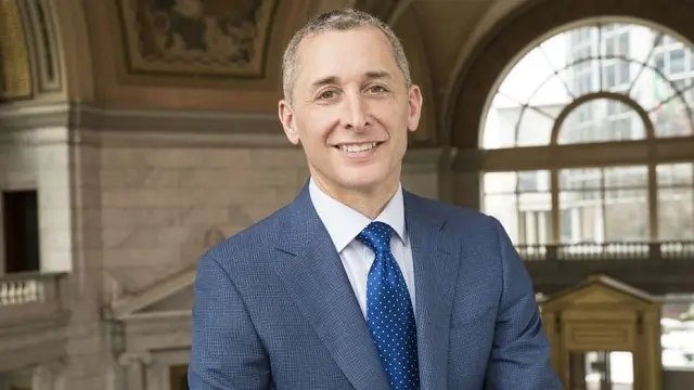 René Jones, Chủ tịch và CEO M&T; Bank Corp
