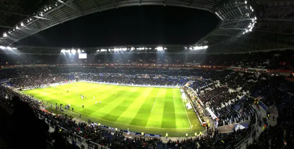 Stade de Lyon, sân nhà của đội Olympique Lyon có sức chứa hơn 59.000 chỗ
