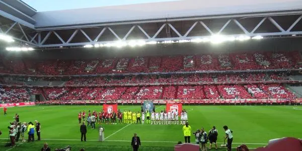 Stade Pierre Mauroy nằm tại thành phố Lille, trước đây có tên gọi Grand Stade Lille Métropole, được xây dựng làm sân nhà của câu lạc bộ Lille OSC