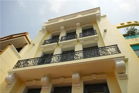 Thuở nhỏ, chị Hồng Anh sống trong một ngôi nhà mang phong cách Đông Dương có ánh sáng chan hòa và gió trời tự nhiên