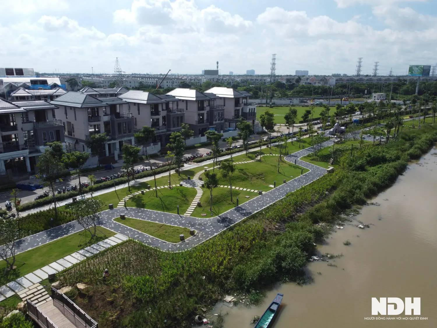 Trong quá trình 15 năm kể từ ngày được cơ quan Nhà nước chấp thuận đầu tư, dự án đã có nhiều lần đổi tên thương mại lẫn tên pháp nhân nhưng xuyên suốt