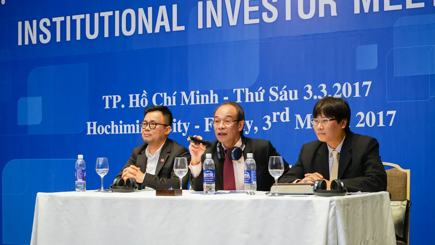 Từ trái qua phải: Ông Nguyễn Duy Hưng, Chủ tịch HĐQT CTCP Chứng khoán Sài Gòn SSI (đại diện đơn vị tư vấn), Ông Bùi Ngọc Bảo, Chủ tịch HĐQT Tập đoàn Petrolimex,
