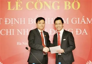 Ủy viên HĐQT VietinBank Phạm Huy Thông trao quyết định bổ nhiệm Giám đốc Chi nhánh Đống Đa cho ông Nguyễn Như Dương