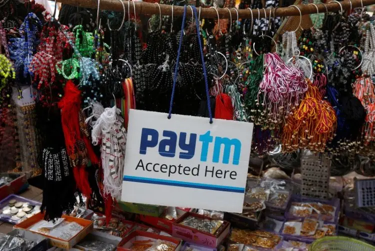 Biển Paytm Accepted Here treo tại một quầy hàng