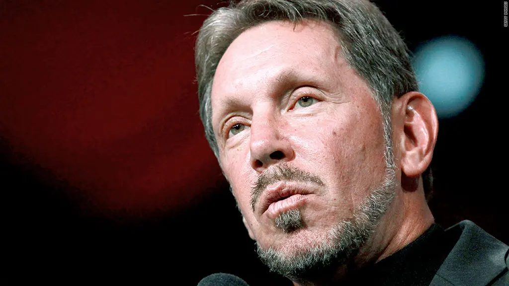 Cận cảnh gương mặt tỷ phú Larry Ellison trên nền tối
