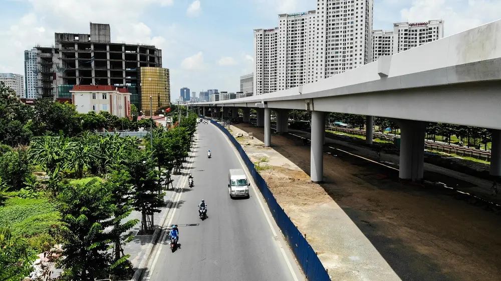 Cầu cạn trên cao song song đường Phạm Văn Đồng