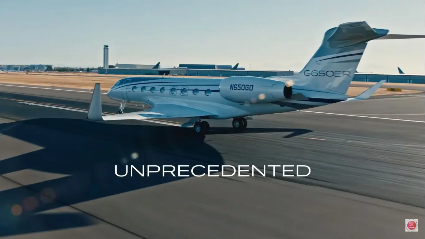 Máy bay Gulfstream G650ER lăn bánh trên đường băng