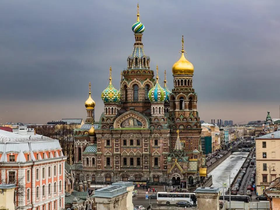 Nhà thờ mái vòm nhiều màu ở St. Petersburg