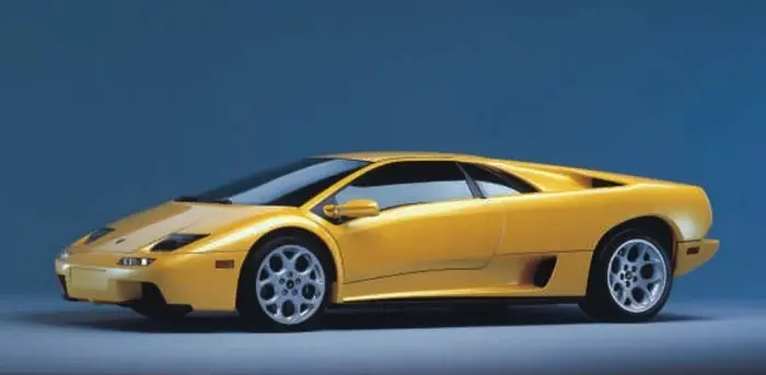 Siêu xe Lamborghini màu vàng trên nền xanh