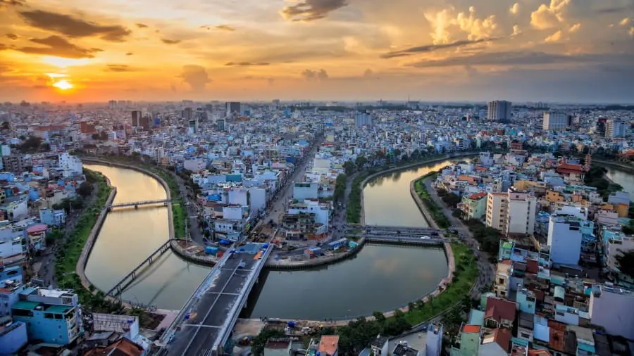 Toàn cảnh TP HCM với các tòa nhà cao tầng bên sông Sài Gòn