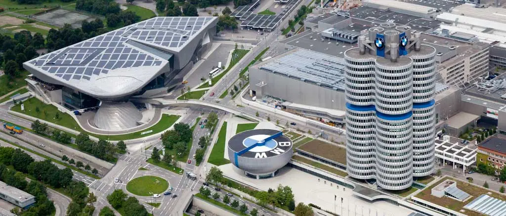 Toàn cảnh trụ sở BMW hình bốn trụ tròn tại Munich nhìn từ trên cao