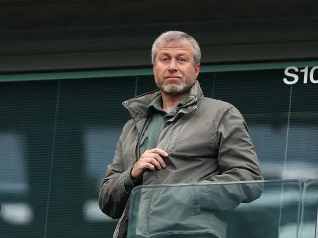 Tỷ phú Roman Abramovich tốn nhiều công sức để giữ gìn tài sản của mình
