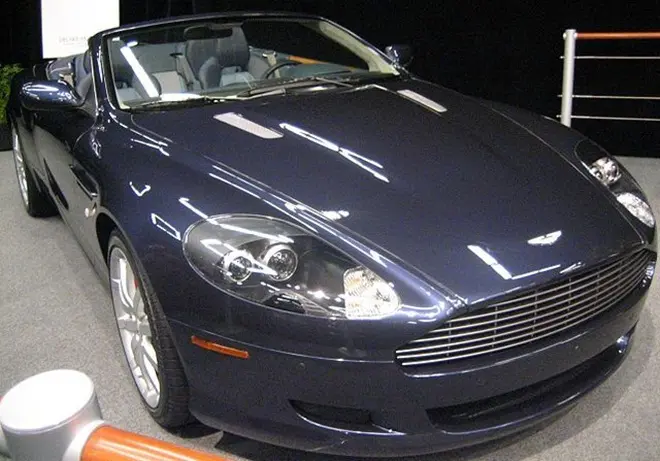Xe Aston Martin DB9 Volante mui trần màu xanh đậm