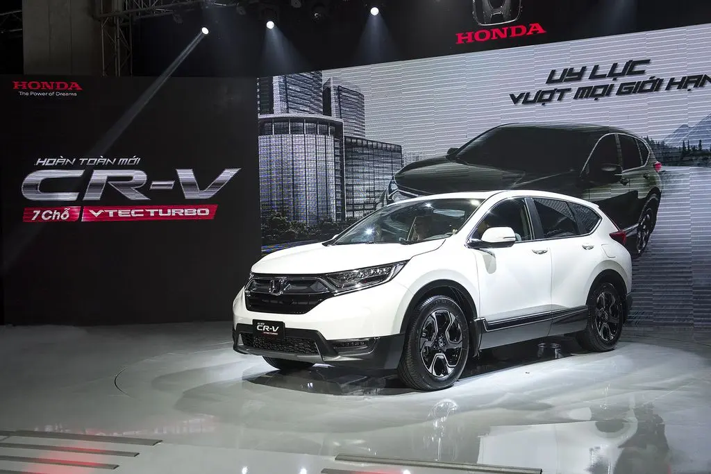 Xe Honda CR-V 7 chỗ màu trắng tại lễ ra mắt