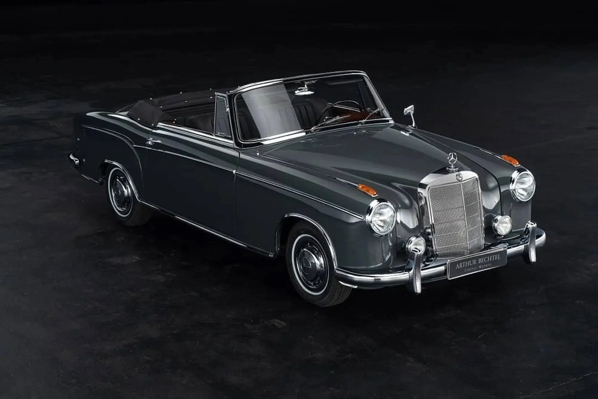 Xe Mercedes 220 SE Ponton mui trần cổ điển