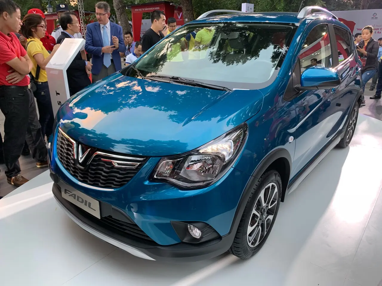 Xe VinFast Fadil màu xanh dương trưng bày tại lễ ra mắt